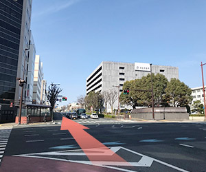 市役所南側の道路を西方に向かい、姫街道に入ります。